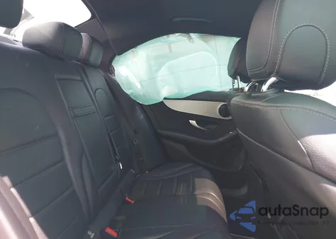 2021 Mercedes-Benz C 300 Sedan z USA, uszkodzony, nr VIN W1KWF8DB6MR632382